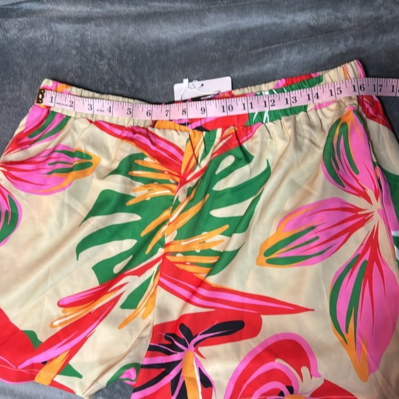 ❌❌ SOLD 〽️❌❌Lexbreezy Hawaii 🌺 Moani Shorts Tropical Print NWT - Picture 8 of 10